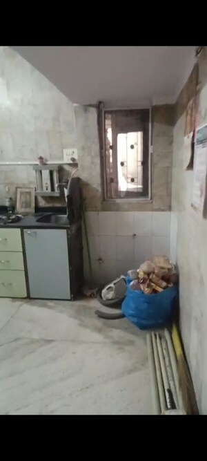 Bathroom in 1 BHK Apartment at Vile Parle East – for Rent