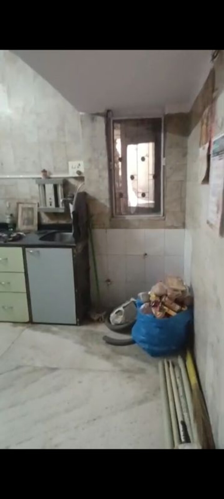 Bathroom, vile parle east 1 Bedroom 500 Sq.Ft. Apartment In Vile Parle East Mumbai 9786980