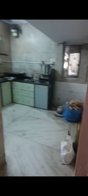Bathroom in 1 BHK Apartment at Vile Parle East – for Rent