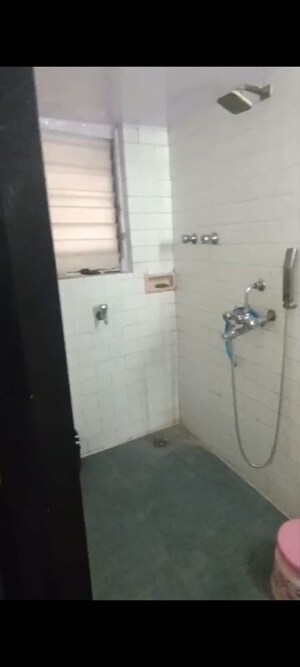 Bathroom in 1 BHK Apartment at Vile Parle East – for Rent
