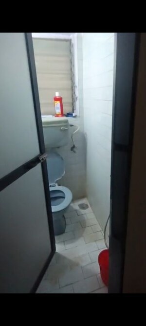 Furnished Amenities in 1 BHK Apartment at Vile Parle East – for Rent