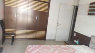 Room in 2 BHK Apartment at Hiranandani Highland, Powai – for Rent