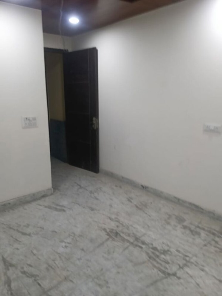 Room, burari 3.5 Bedroom 112 Sq.Yd. Builder Floor In Burari Delhi 9786974