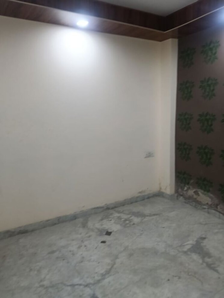 Room, burari 3.5 Bedroom 112 Sq.Yd. Builder Floor In Burari Delhi 9786974