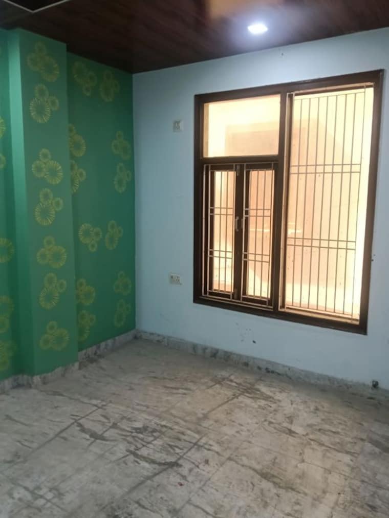 Room, burari 3.5 Bedroom 120 Sq.Yd. Builder Floor In Burari Delhi 9786960