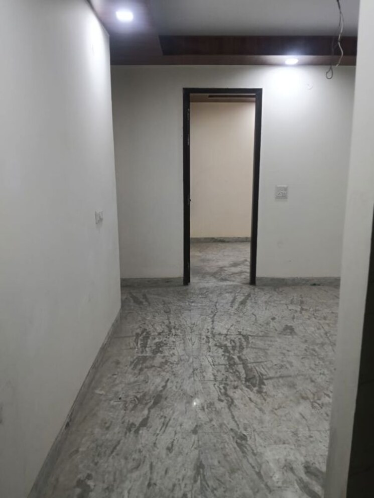 Room, burari 3.5 Bedroom 123 Sq.Yd. Builder Floor In Burari Delhi 9786962