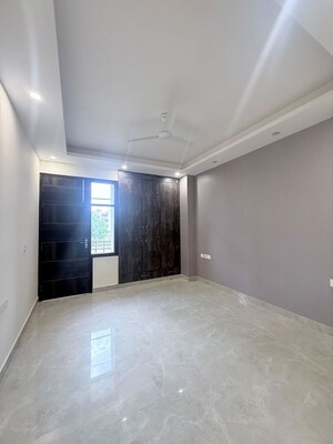 Room in 3 BHK Builder Floor at Housing Board Colony Sector 51, Sector 51 – for Rent