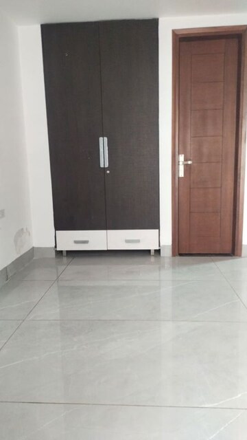 Room in 3 BHK Builder Floor at Housing Board Colony Sector 51, Sector 51 – for Rent