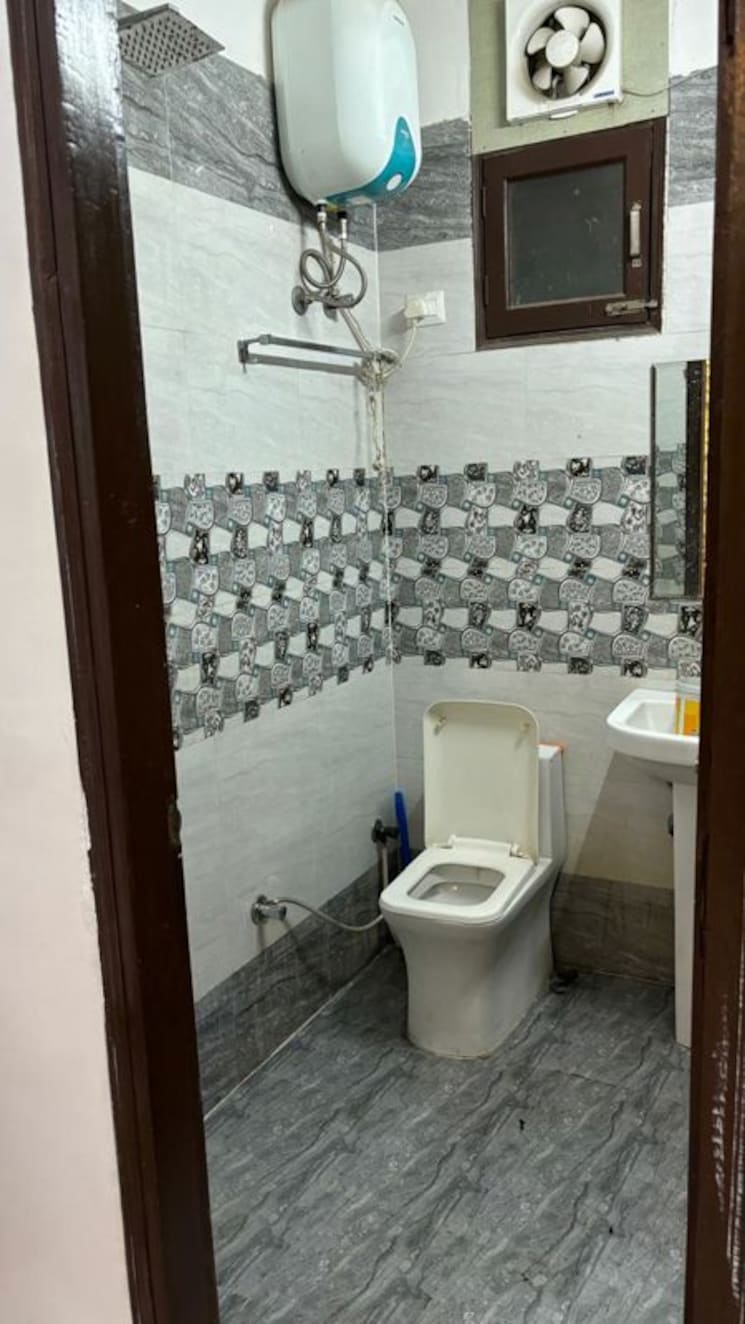 Bathroom, shakti khand 2 Bedroom 779 Sq.Ft. Builder Floor In Shakti Khand Ghaziabad 9787024