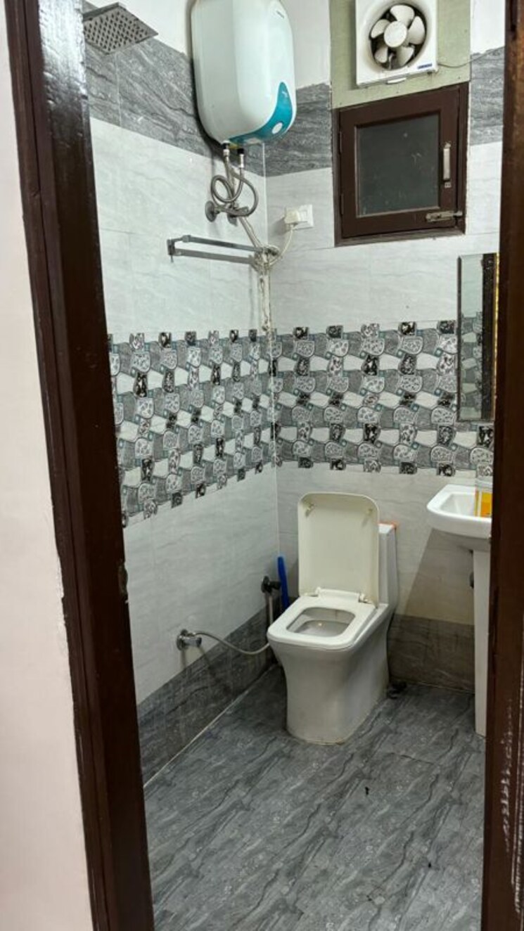 Bathroom, shakti khand 2 Bedroom 801 Sq.Ft. Builder Floor In Shakti Khand Ghaziabad 9787039
