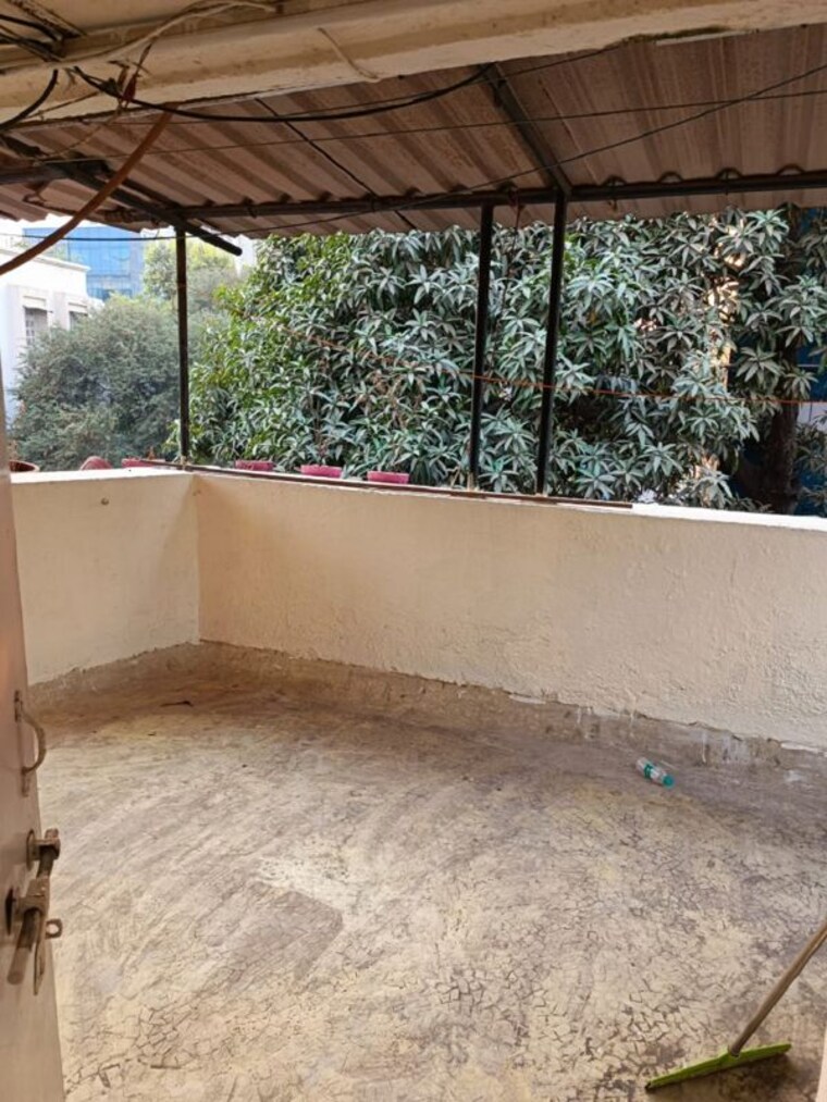 Balcony, khar west 1 Bedroom 500 Sq.Ft. Apartment In Khar West Mumbai 9787001