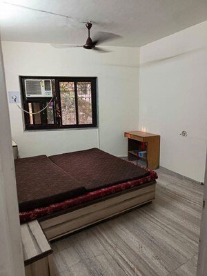 Bedroom in 1 BHK Apartment at Khar West – for Rent