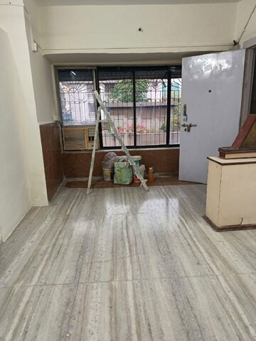 1 BHK Apartment For Rent in Khar West