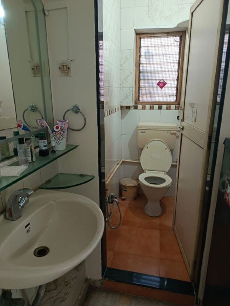 Bathroom, khar west 1 Bedroom 500 Sq.Ft. Apartment In Khar West Mumbai 9787001