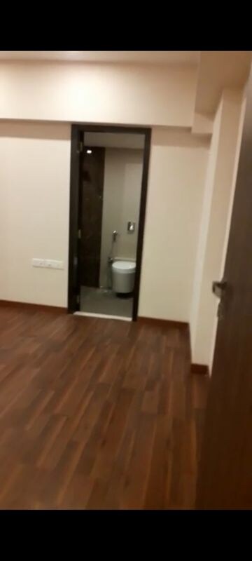 Room in 2 BHK Apartment at Rushi The Kollage, Andheri East – for Rent