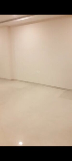 Room in 2 BHK Apartment at Rushi The Kollage, Andheri East – for Rent