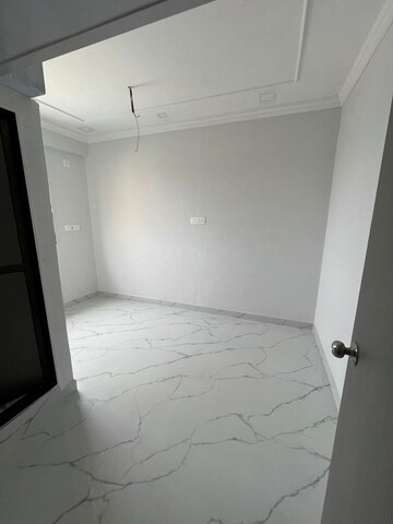 Room in 1 BHK Apartment at Khar West – for Rent