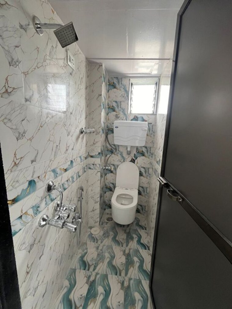 Bathroom, khar west 1 Bedroom 500 Sq.Ft. Apartment In Khar West Mumbai 9787185