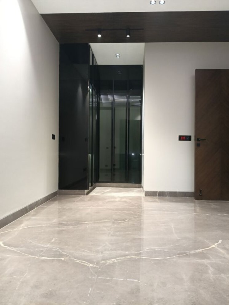 Room, greater kailash i 3 Bedroom 2000 Sq.Ft. Builder Floor In Greater Kailash I Delhi 9787199