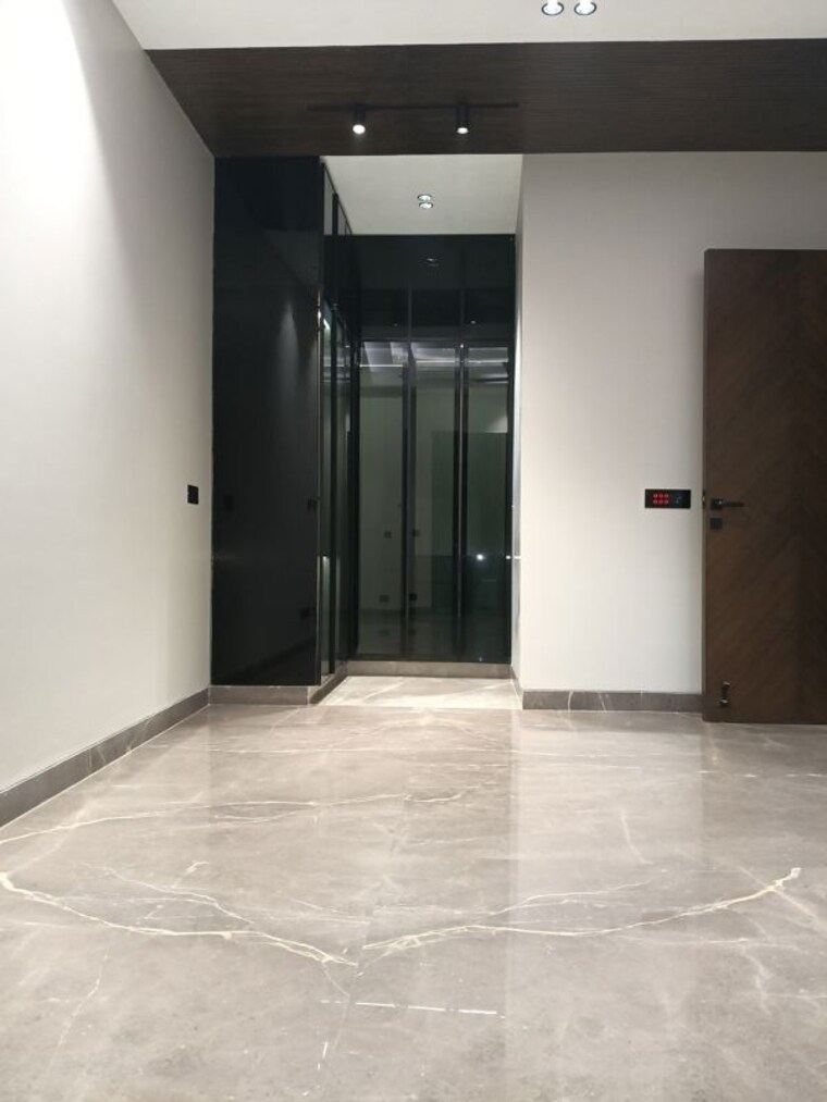 Room, greater kailash i 3 Bedroom 2000 Sq.Ft. Builder Floor In Greater Kailash I Delhi 9787199