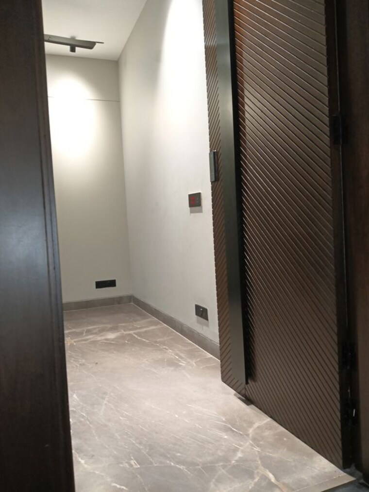 Bathroom, greater kailash i 3 Bedroom 2000 Sq.Ft. Builder Floor In Greater Kailash I Delhi 9787199