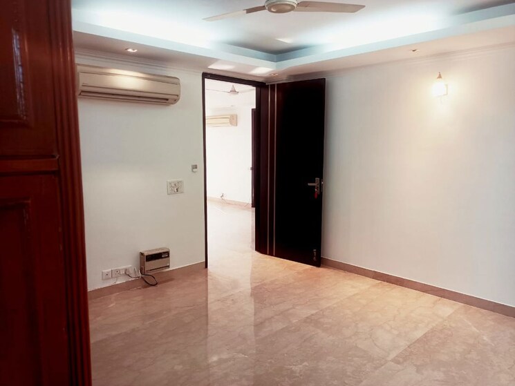 Room, defence colony 4 Bedroom 2700 Sq.Ft. Builder Floor In Defence Colony Delhi 9787207