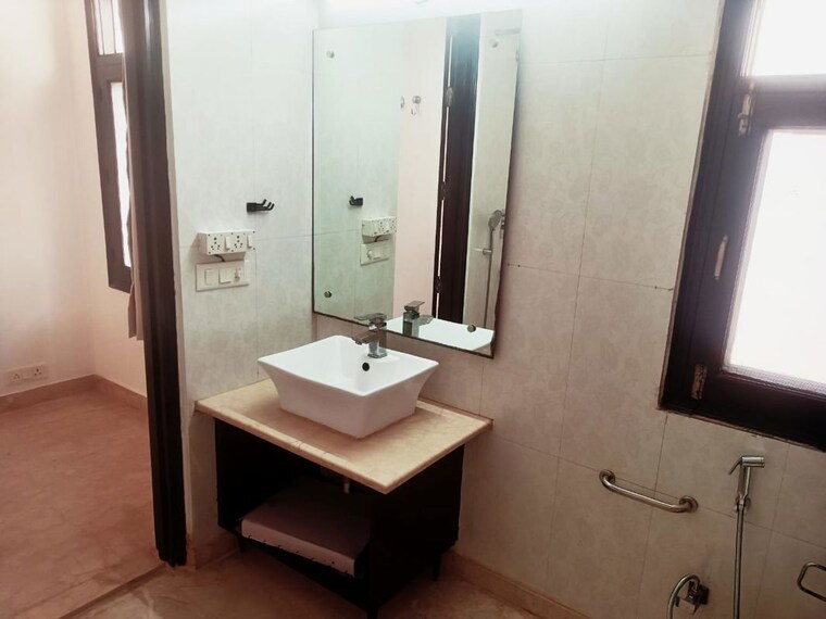 Bathroom, defence colony 4 Bedroom 2700 Sq.Ft. Builder Floor In Defence Colony Delhi 9787207