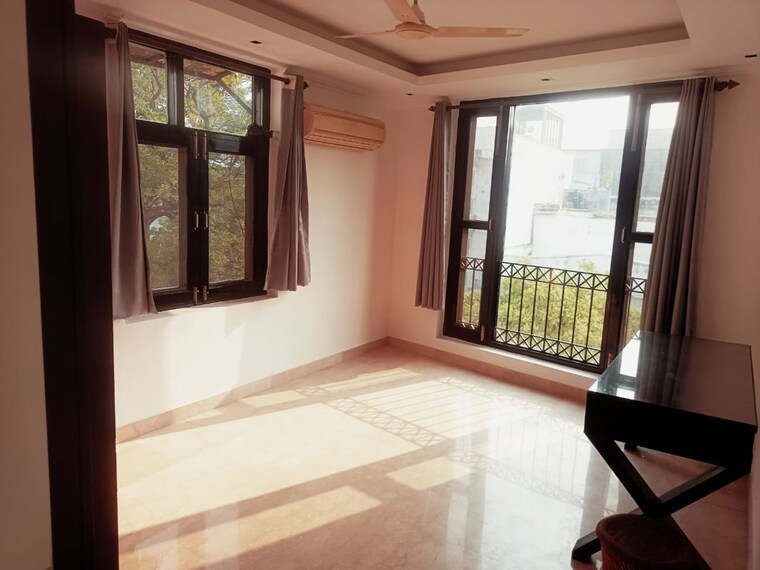 Bedroom, defence colony 4 Bedroom 2700 Sq.Ft. Builder Floor In Defence Colony Delhi 9787207