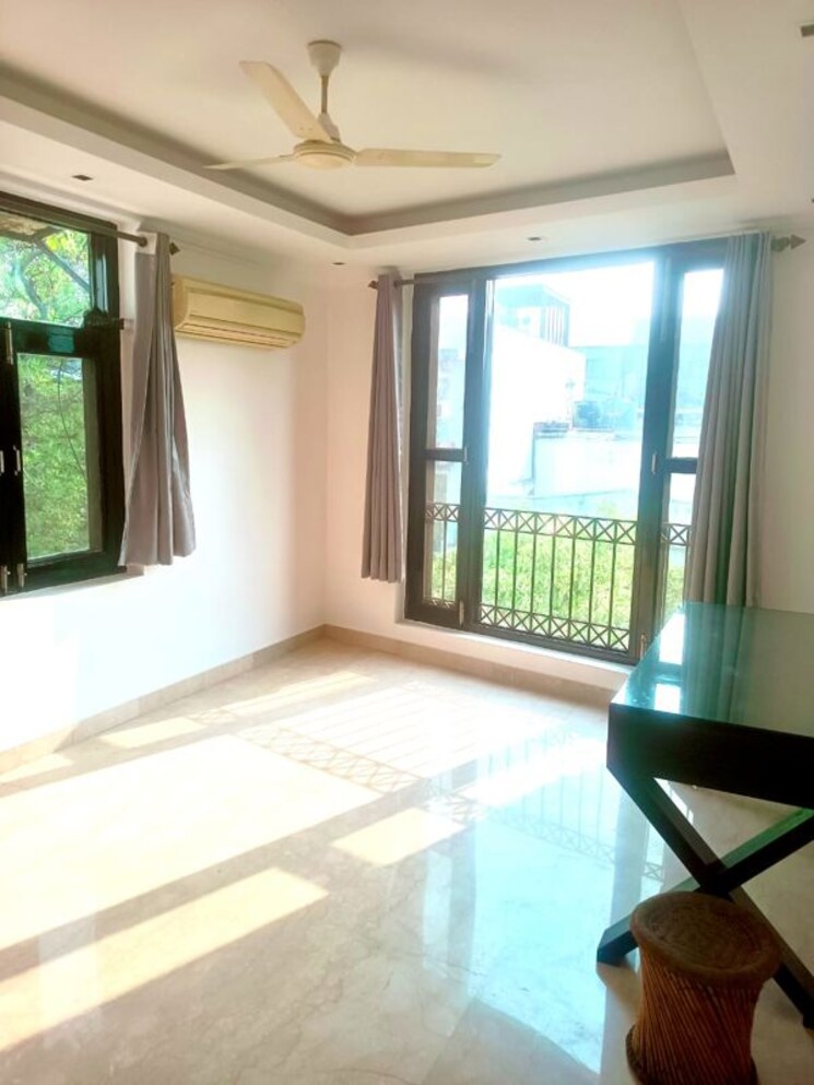 Living Room, defence colony 4 Bedroom 2700 Sq.Ft. Builder Floor In Defence Colony Delhi 9787207