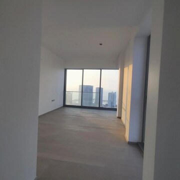 Room in 4 BHK Apartment at Rustomjee Crown, Gokhale Road – for Rent