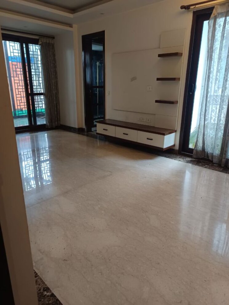 Room, greater kailash i 4 Bedroom 3600 Sq.Ft. Builder Floor In Greater Kailash I Delhi 9787227