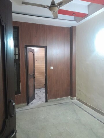Room in 3 BHK Builder Floor at Aman Plaza, Shakti Khand iv – for Rent