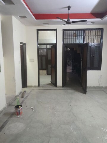 Room in 3 BHK Builder Floor at Aman Plaza, Shakti Khand iv – for Rent