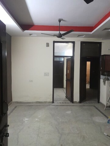 Room in 3 BHK Builder Floor at Aman Plaza, Shakti Khand iv – for Rent