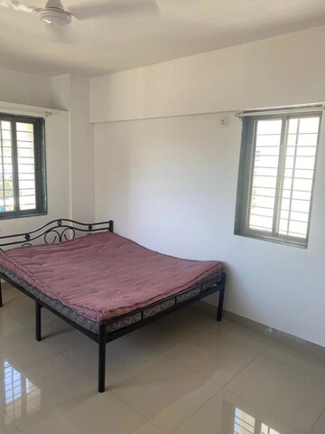 Room in 2 BHK Apartment at Kumar Shantiniketan Phase 1, Pashan – for Rent