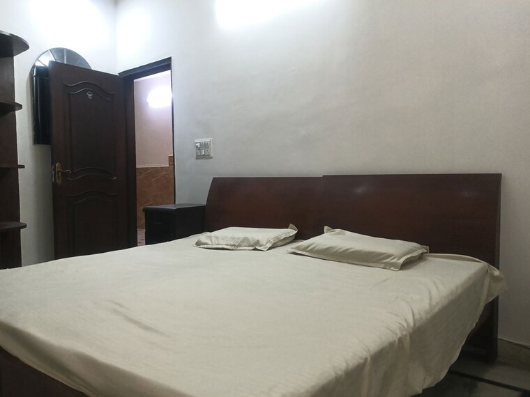 Bedroom, east of kailash 2 Bedroom 1300 Sq.Ft. Builder Floor In East Of Kailash Delhi 9787269