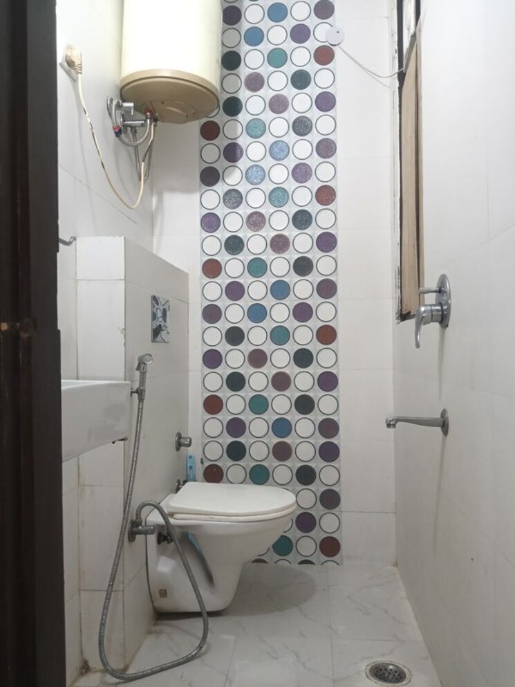 Bathroom, east of kailash 2 Bedroom 1300 Sq.Ft. Builder Floor In East Of Kailash Delhi 9787269