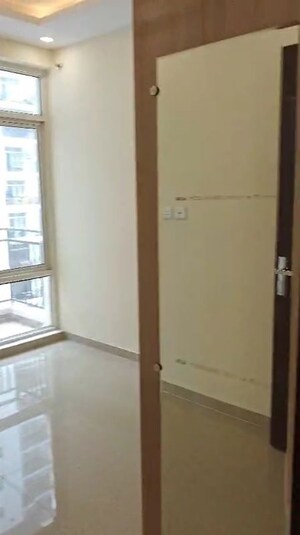 Room in 3.5 BHK Apartment at Omaxe Waterscapes, Gomti Nagar – for Sale