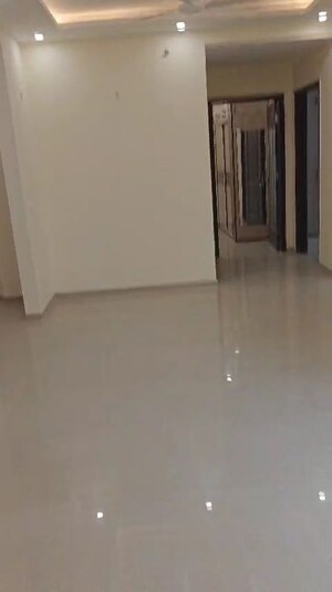 Room in 3.5 BHK Apartment at Omaxe Waterscapes, Gomti Nagar – for Sale