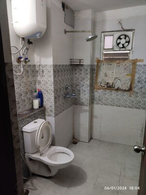 Bathroom in 4 BHK Apartment at Gandhi Maidan – for Rent