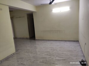 Room in 4 BHK Apartment at Gandhi Maidan – for Rent