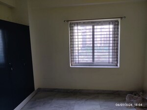 Room in 4 BHK Apartment at Gandhi Maidan – for Rent
