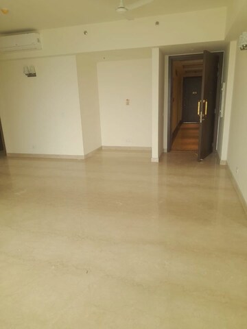 Room in 4 BHK Apartment at M3M Latitude, Sector 65 – for Rent