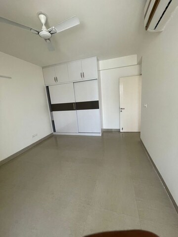 Room in 3.5 BHK Apartment at Emaar Emerald Floors Premier, Sector 65 – for Sale