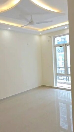 Room in 3.5 BHK Apartment at Omaxe R2, Gomti Nagar – for Sale