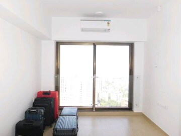 Room in 4 BHK Apartment at Kanakia Silicon Valley, Powai – for Rent