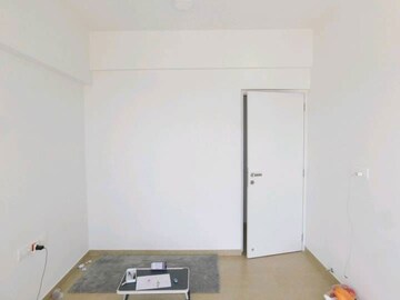 Room in 4 BHK Apartment at Kanakia Silicon Valley, Powai – for Rent