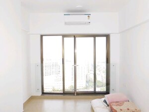Room in 4 BHK Apartment at Kanakia Silicon Valley, Powai – for Rent