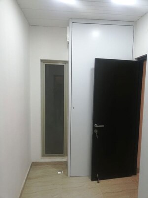 Furnished Amenities in 2.5 BHK Apartment at Hiranandani Atlantis, Powai – for Rent