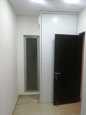 Furnished Amenities in 2.5 BHK Apartment at Hiranandani Atlantis, Powai – for Rent